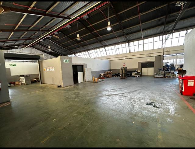 1,985M² WAREHOUSE TO LET IN KEW
